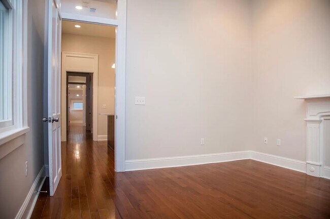 Building Photo - SUPER CUTE 2 Bedroom in Mid- City