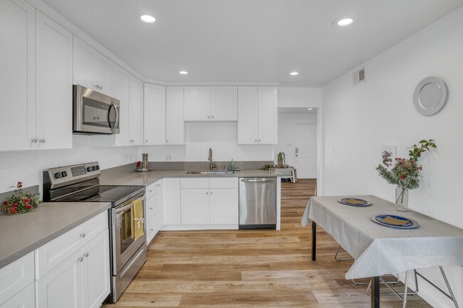 Building Photo - 4252 Comet Cir