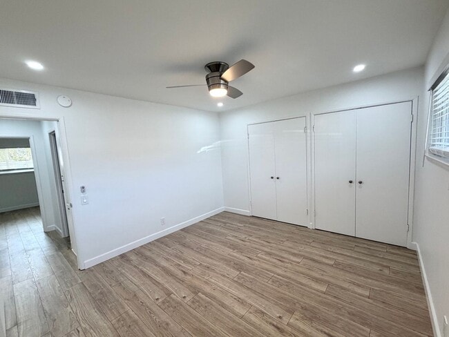 Building Photo - Beautifully Remodeled 2 Bed / 2 Bath Condo in Westarms – Prime Claremont Location!