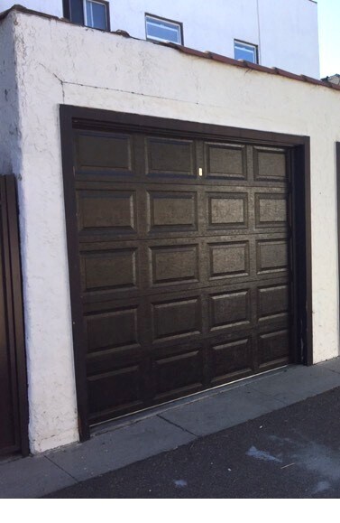 Building Photo - 1106 S Doheny Dr