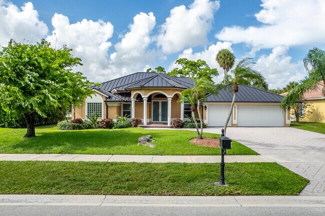 Building Photo - 15622 Cypress Park Dr