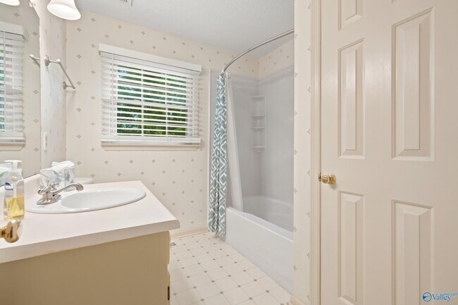 Building Photo - 104 Deer Trail