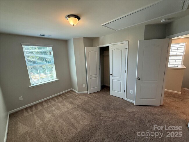 Building Photo - 15124 Evergreen House Dr