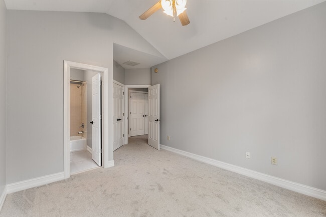 Building Photo - 331 Carpenter Dr NE