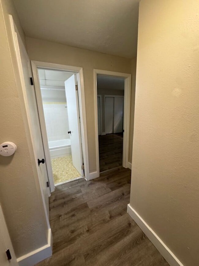 Building Photo - 1 bedroom apartment, MOVE IN SPECIAL!