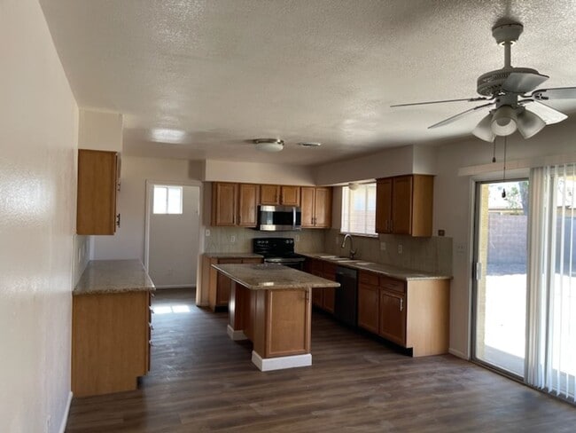 Building Photo - Mesa 4 bedroom rental