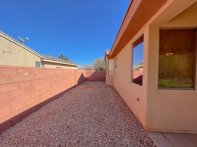 Building Photo - 1775 N Overland Trails Dr