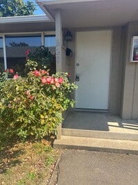 Building Photo - 620 E 19th Ave