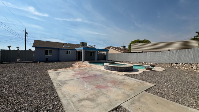 Building Photo - Unfurnished 3 Bedroom 2 Bath Pool/Spa Home!