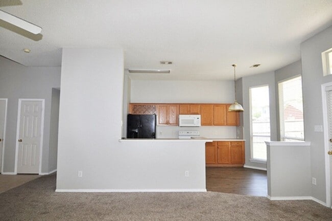 Building Photo - VIEW NOW/COMING SOON - Charming Cul-de-Sac Home in Rockwall with Flexible Floorplan & Spacious Ba...
