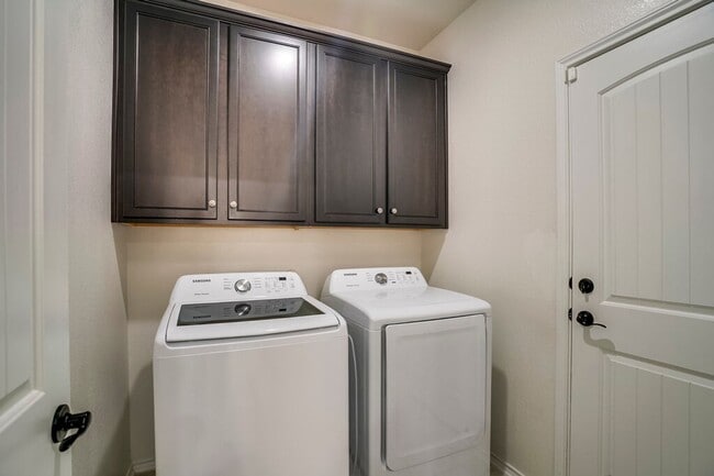 Building Photo - 516 Ayinger Ln