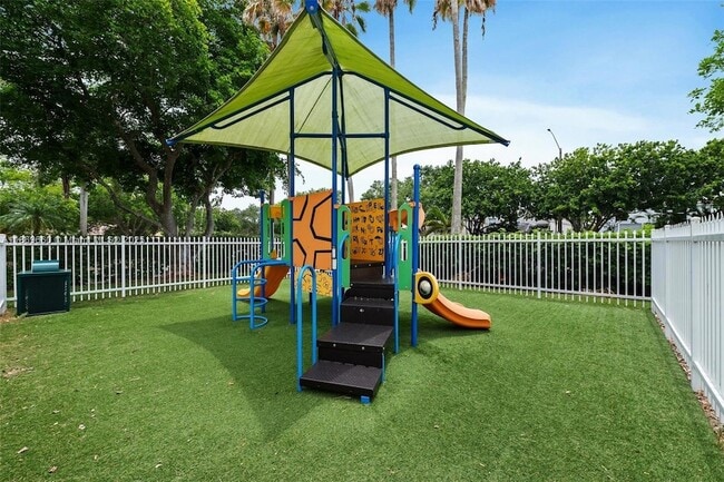 Building Photo - 15376 14th Manor