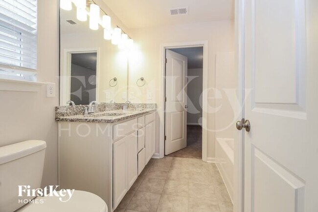 Building Photo - 712 Ridgemoor Trl