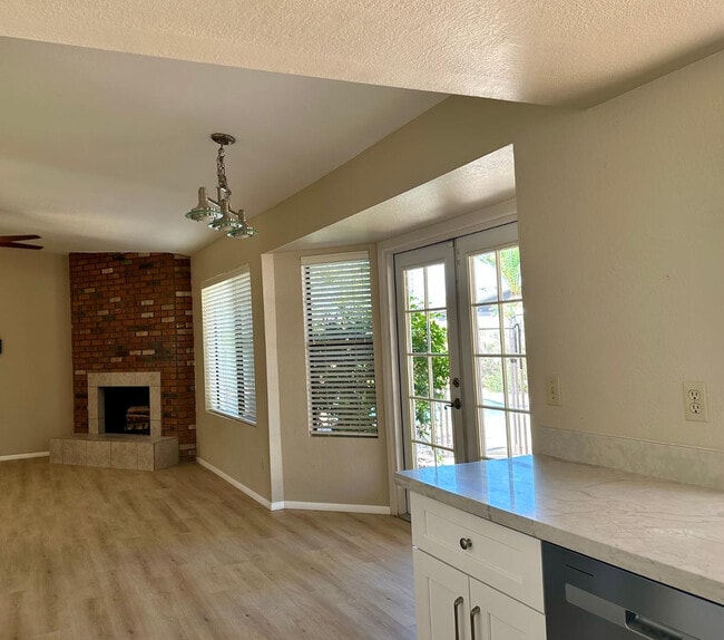 Building Photo - 8878 E Sheena Dr