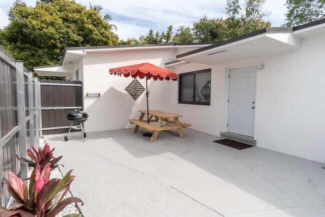 Primary Photo - 7815 NW 5th Ct