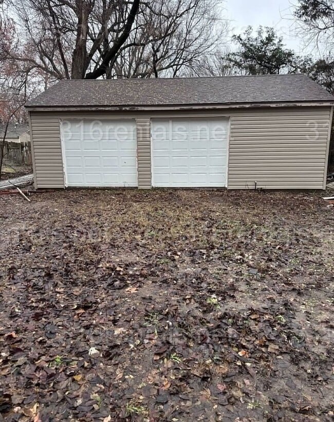 Building Photo - $1345 - 4 bed 1 bath home - Single Family ...