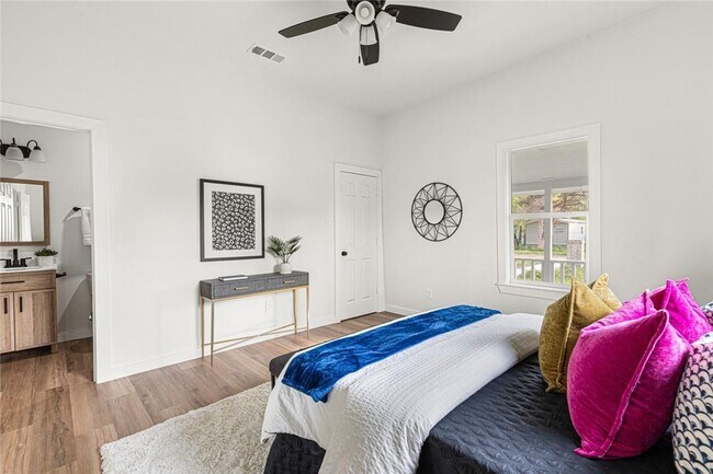 Building Photo - 710 S Pearl St