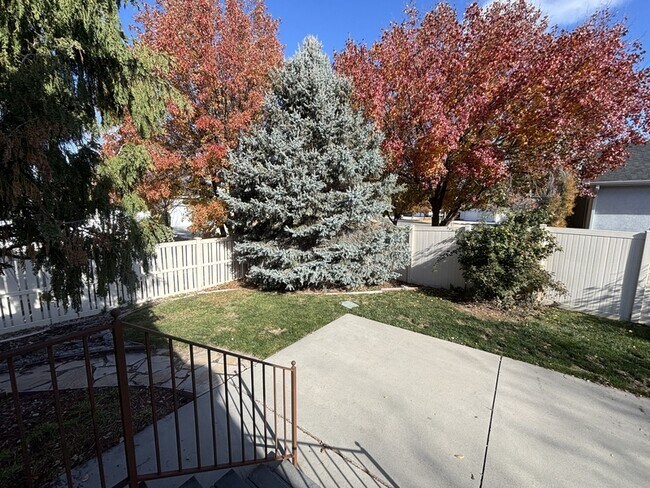 Building Photo - 6363 Murray Bluffs Dr