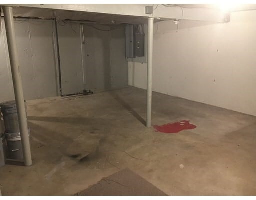 Building Photo - 32 Aster St