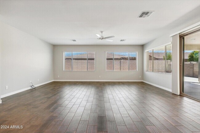Building Photo - 10630 W Pinchot Ave