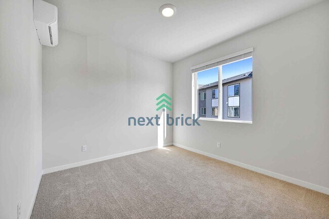 Building Photo - Modern Brand New 3-Bed, 3-Bath Home in the Heart of Lynnwood – Luxury Living Awaits!
