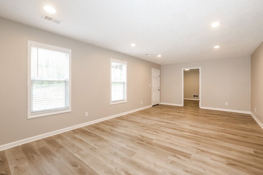 Building Photo - 511 Saddle Ridge Dr