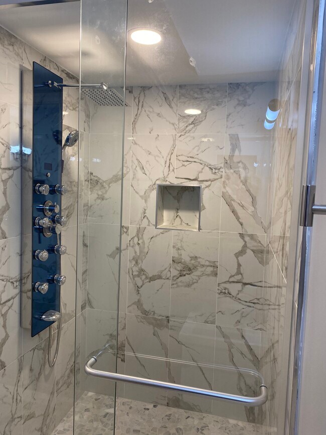 Building Photo - 1009 N Van Dorn St