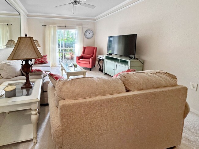 Building Photo - Fully Furnished, Bright 1 Bed 1 Bath Groun...