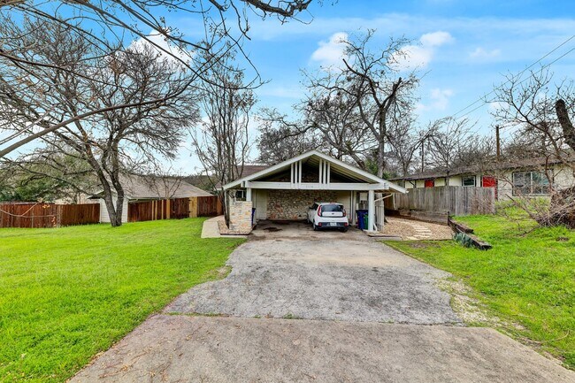 Primary Photo - "Charming 2 Bed Apartment in Austin, TX wi...