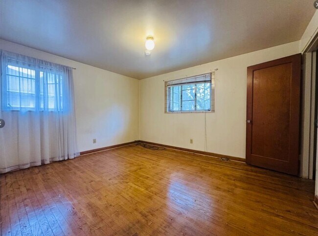 Building Photo - 43 Howard Ave