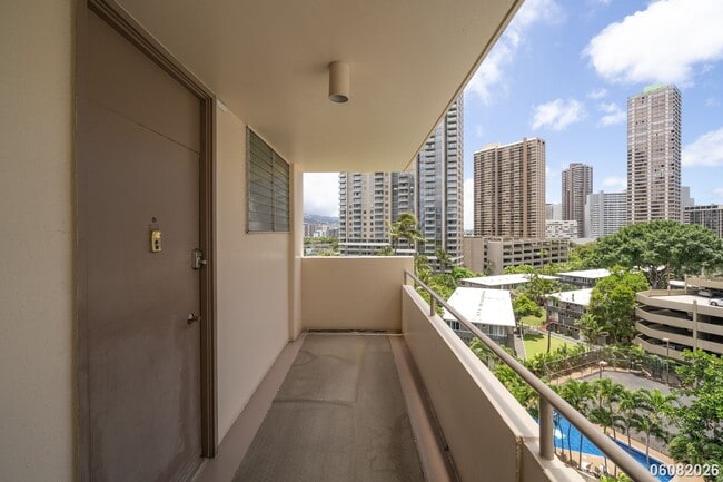 Building Photo - PRIME ALA MOANA/WAIKIKI LOCATION: 2BR/1.5BA Condo with Parking & In-Unit Washer/Dryer!