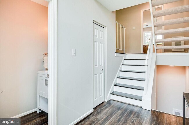 Building Photo - 5415 Helm Ct