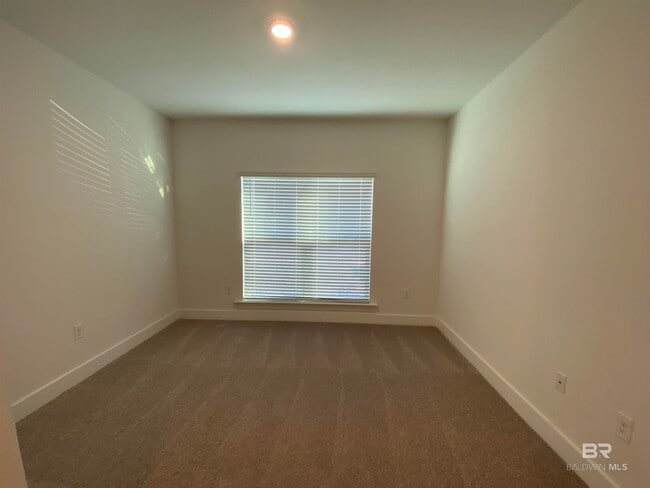 Building Photo - 510 Hardwood Ave