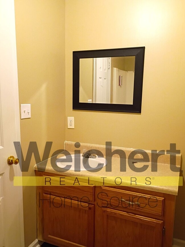 Building Photo - Spacious 3-Bedroom Home with Garage and Sc...