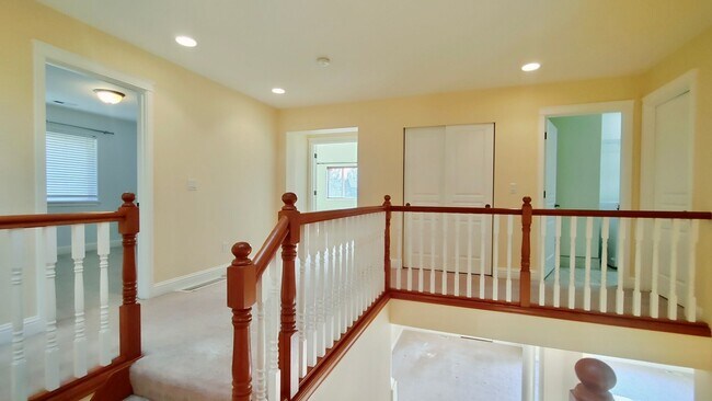 Building Photo - **$1000 OFF FIRST FULL MONTHS RENT**  Gorg...