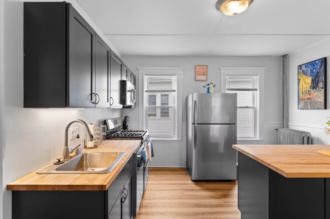 Building Photo - 29 Harbor St