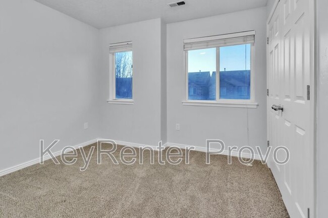 Building Photo - 2004 Churchill Dr