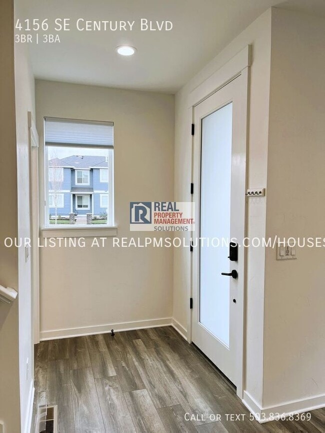 Building Photo - 4156 SE Century Blvd