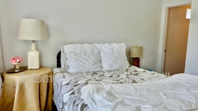 Building Photo - 3211 Anderson Pl