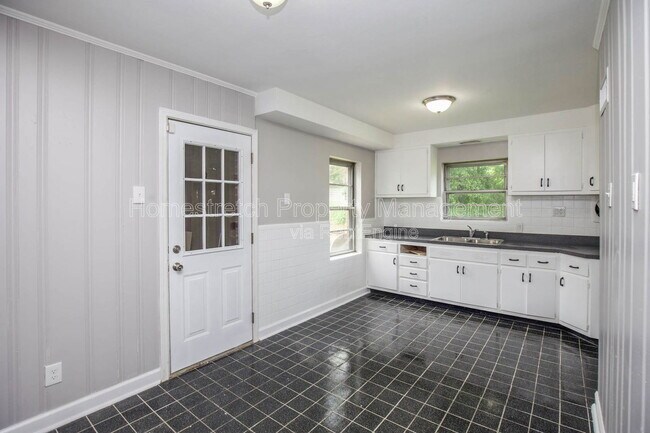 Building Photo - 4605 Nelson Dr