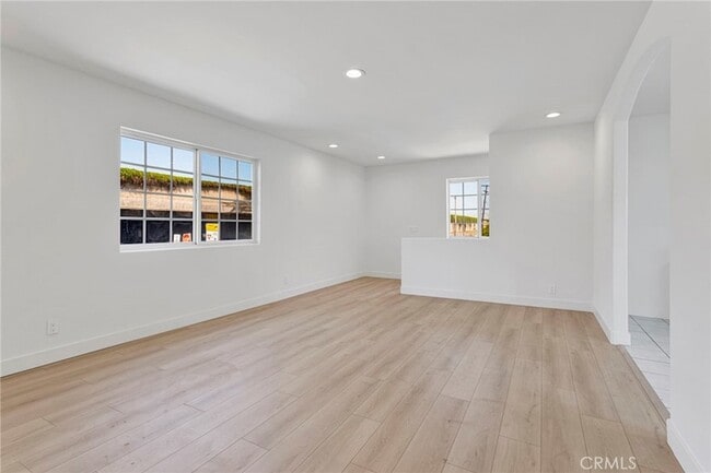 Building Photo - 348 W 83rd St