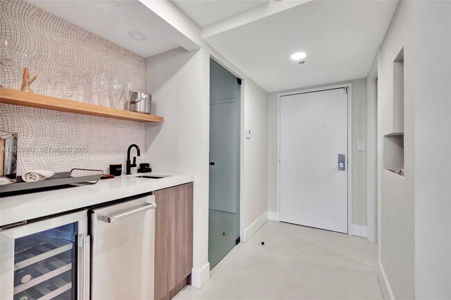 Building Photo - 1627 Brickell Ave