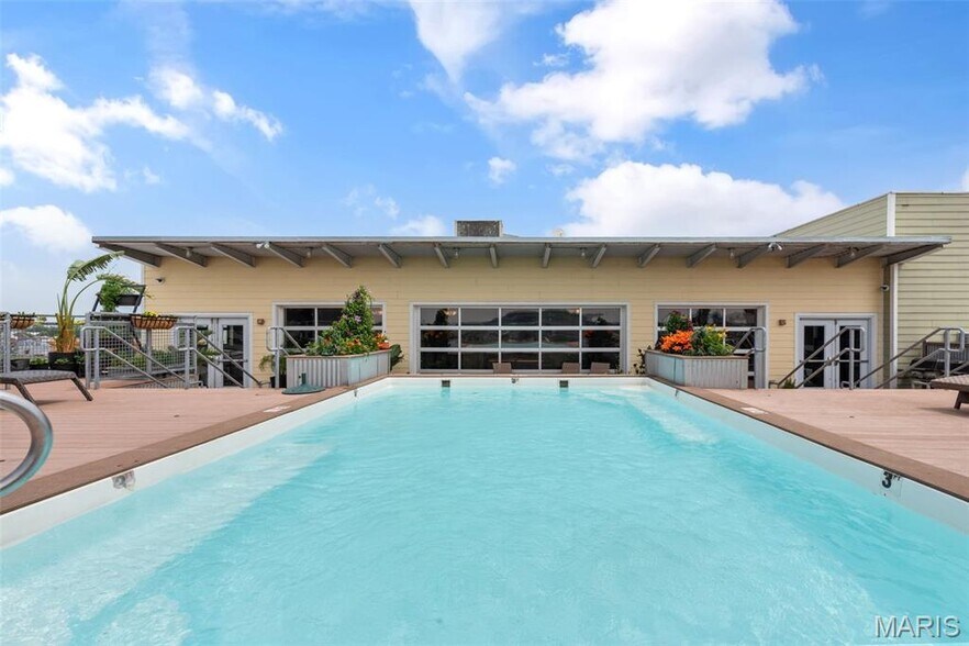 Building Photo - 2323 Locust St