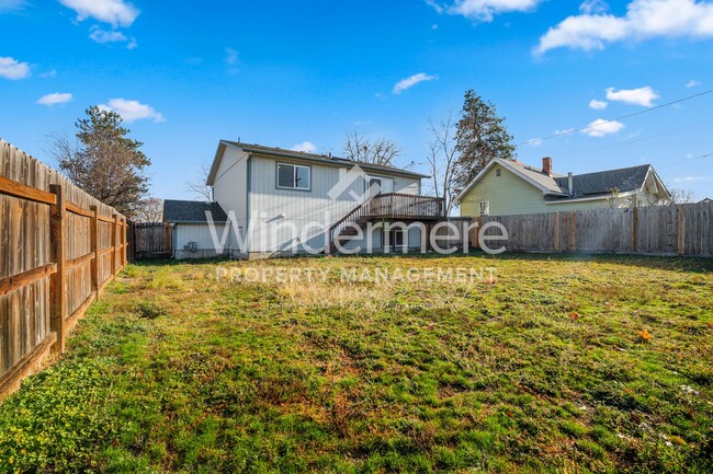 Building Photo - Shadle Area Split Entry Home