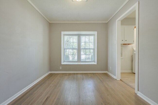 Building Photo - 2442 Oates Dr