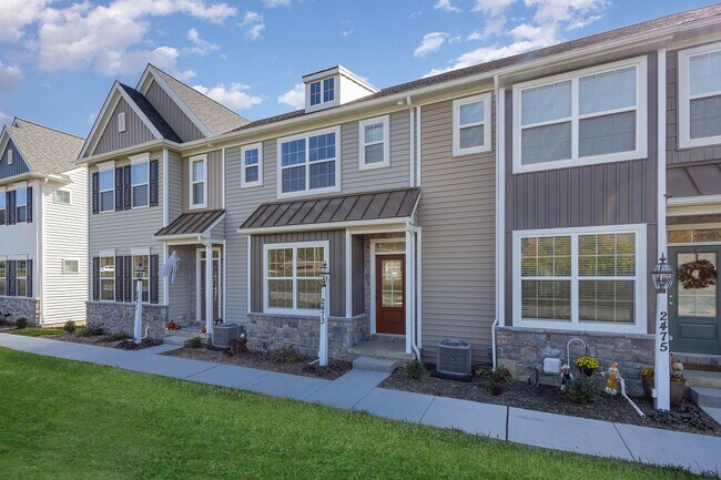 Building Photo - Move in by 12/1/24 for HALF OFF FIRST MONT...