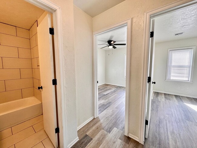 Building Photo - Newly Remodeled Home with Move-In Special!