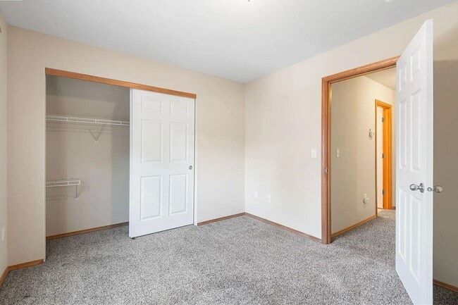 Building Photo - Craftsman Style Townhome in Private Neighb...