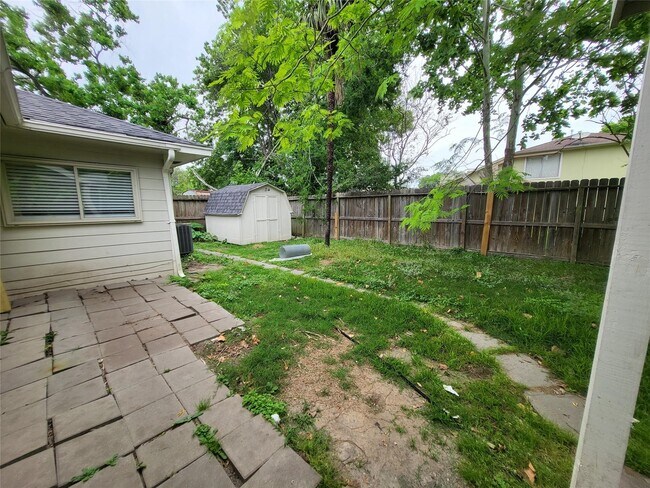 Building Photo - 2711 S Brompton Dr