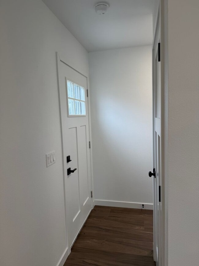 Building Photo - Brand new 3 bedroom 3 full bath townhouse in Thurston!